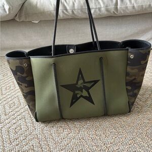 HAUTE SHORE camo tote